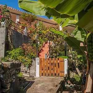 Casa Dos Tercos By An Island São Vicente